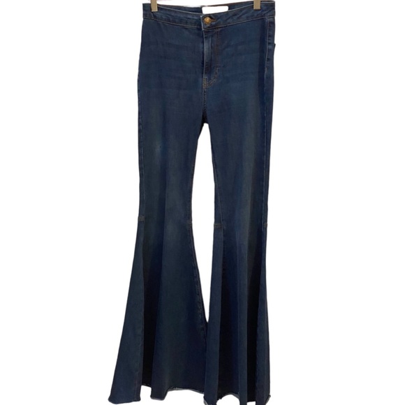 Free People Float on flare denim jeans Sz 26 R dark wash Retro 70s frayed hem - Picture 16 of 16